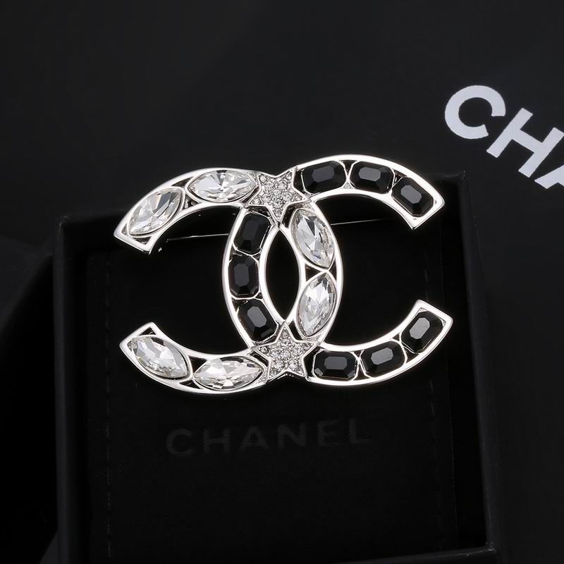 Chanel Brooch 3lyx235